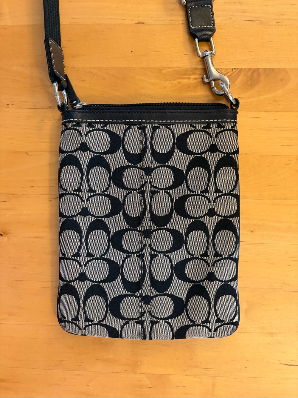 Vintage Coach Signature Stripe Swingpack Crossbody 6016 Black/Gray Y2K - Picture 2 of 10